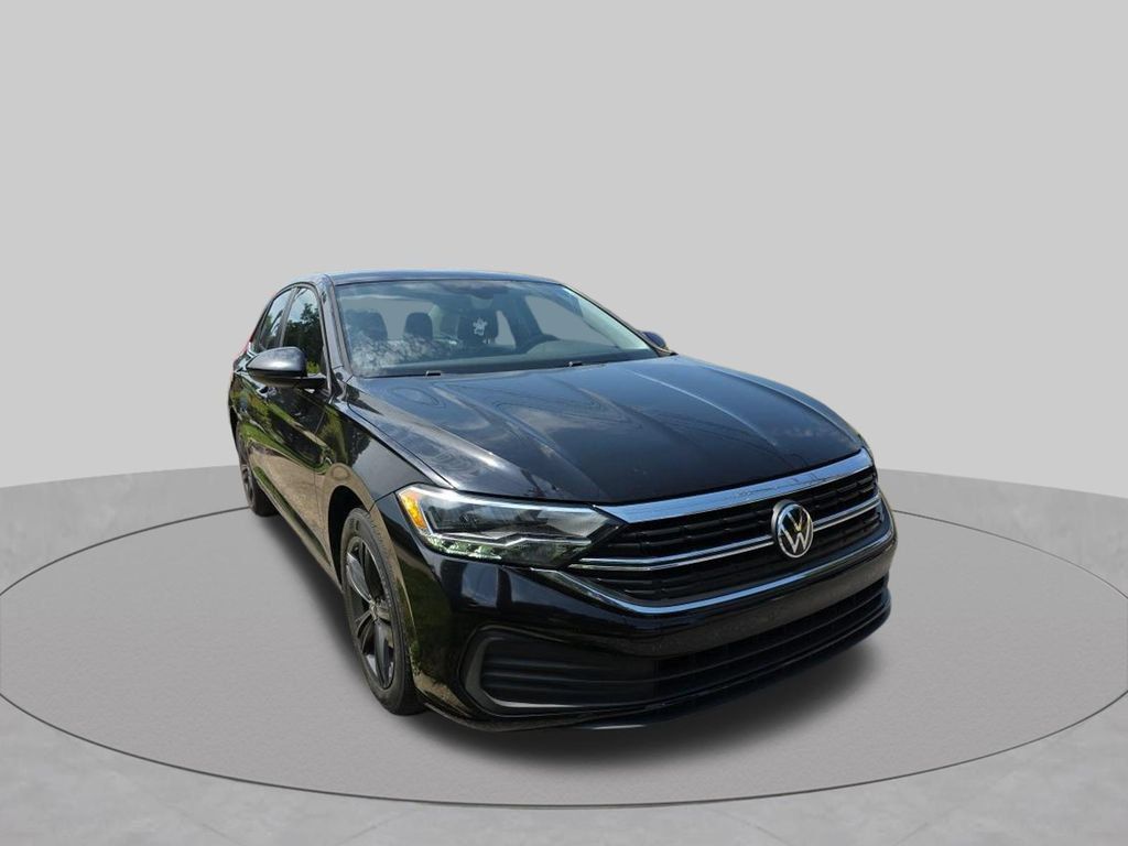 Used 2023 Volkswagen Jetta SE w/ Panoramic Sunroof Package FWD image 3