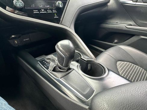 Used 2020 Toyota Camry SE image 30