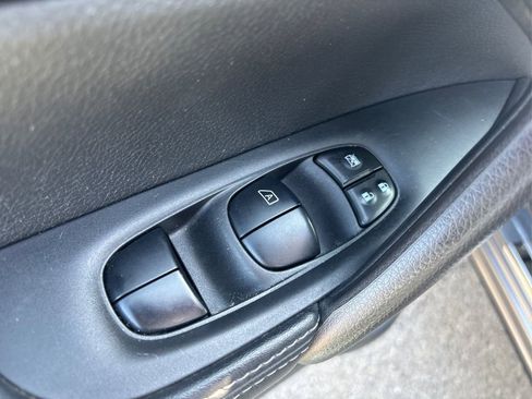 Used 2020 Nissan Rogue Sport SV AWD/4WD image 32