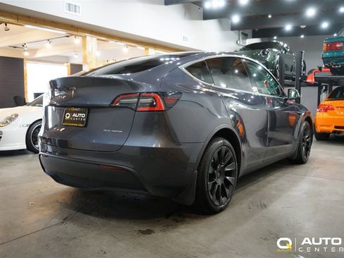 Used 2021 Tesla Model Y Long Range image 4