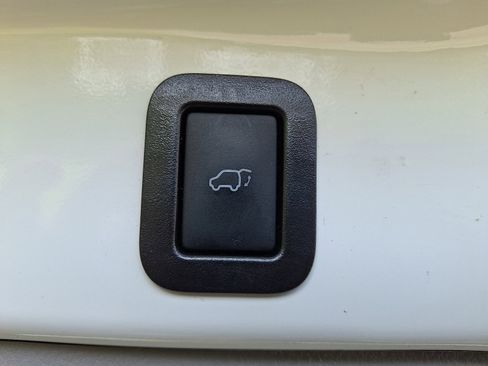 Used 2019 Toyota Highlander XLE AWD/4WD image 32