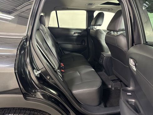 Used 2024 Toyota Corolla Cross XLE w/ Convenience Package AWD/4WD image 18