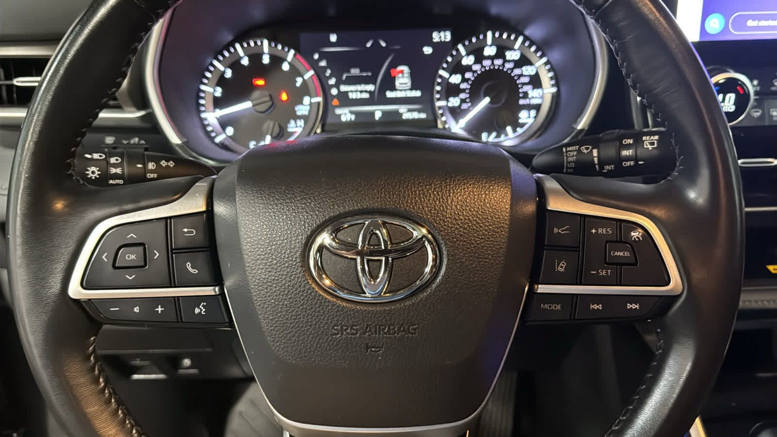 Used 2023 Toyota Highlander XLE AWD/4WD image 11