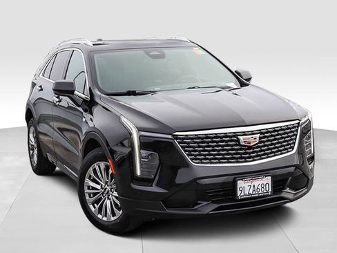 Used 2024 Cadillac XT4 Premium Luxury AWD/4WD image 2