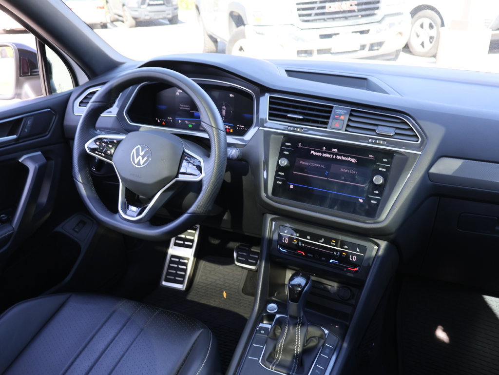 Used 2024 Volkswagen Tiguan SE R-Line FWD image 11