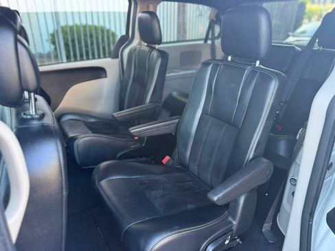 Used 2017 Dodge Grand Caravan SXT FWD image 19