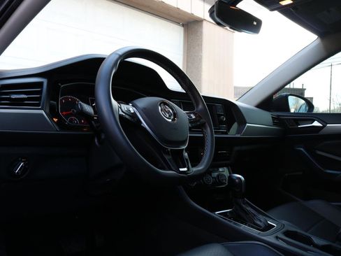 Used 2021 Volkswagen Jetta SE image 19