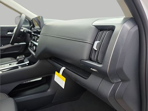 New 2026 Nissan Pathfinder SL image 15