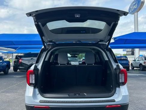 New 2026 Ford Explorer Active RWD image 11