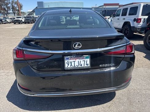 Used 2024 Lexus ES 300h w/ Premium Package image 6