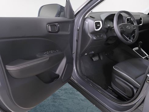New 2025 Hyundai Venue Limited FWD image 22