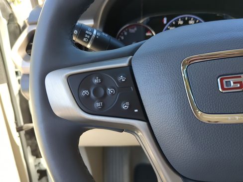 Certified 2023 GMC Acadia Denali w/ Denali Ultimate Package image 28