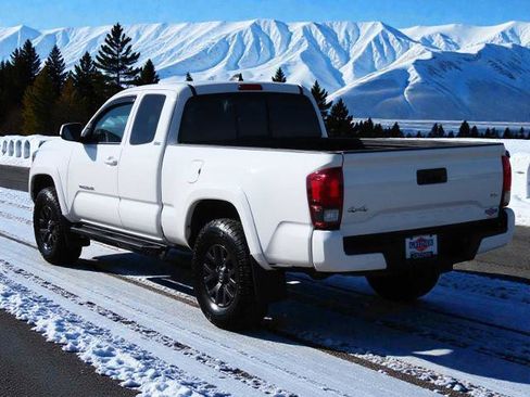 Used 2022 Toyota Tacoma SR5 image 4