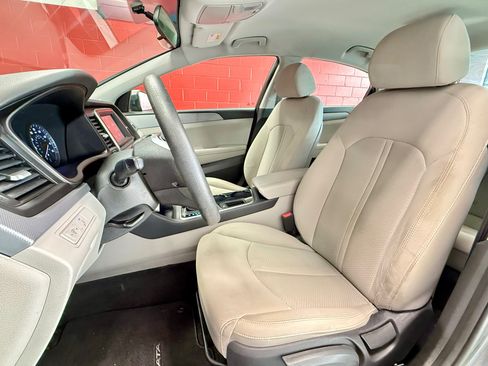 Used 2019 Hyundai Sonata SE w/ Cargo Package FWD image 16