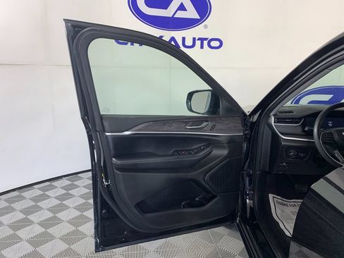 Used 2023 Jeep Grand Cherokee L Limited RWD image 13