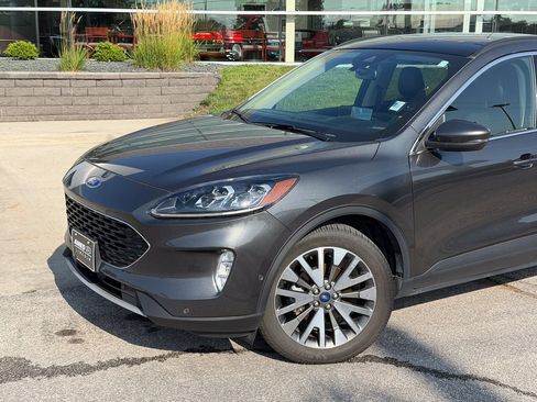 Used 2020 Ford Escape Titanium w/ Titanium Premium Package 2.0 AWD/4WD image 2