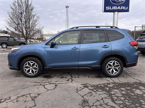 Used 2023 Subaru Forester Premium image 7