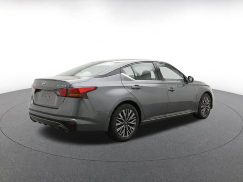 Used 2025 Nissan Altima 2.5 SV FWD image 9