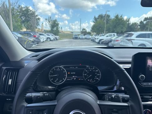 Used 2025 Nissan Pathfinder SV FWD image 14