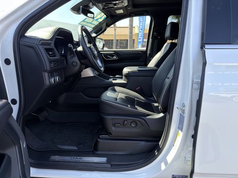 Used 2024 GMC Yukon XL SLT w/ SLT Premium Package RWD image 25
