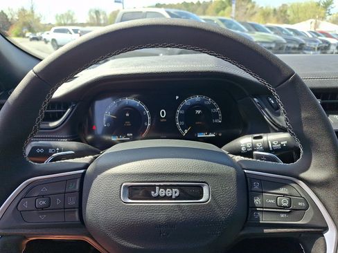 New 2026 Jeep Grand Cherokee Altitude AWD/4WD image 18