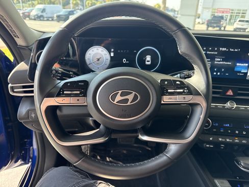 Used 2025 Hyundai Elantra SEL FWD image 32