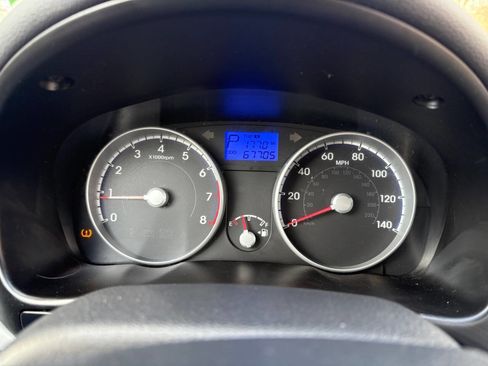 Used 2010 Hyundai Accent GLS image 9