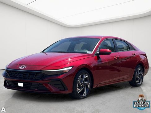 Used 2025 Hyundai Elantra Limited FWD image 2