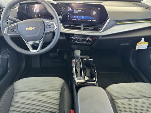 New 2025 Chevrolet Trax LT w/ LT Convenience Package image 16