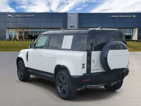 Used 2026 Land Rover Defender 110 X-Dynamic SE AWD/4WD image 4