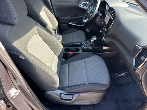 Used 2024 Kia Soul EX image 13