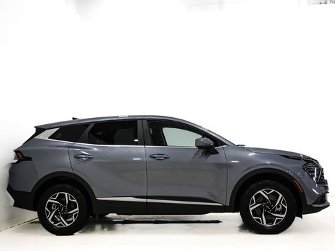 Used 2025 Kia Sportage LX image 4
