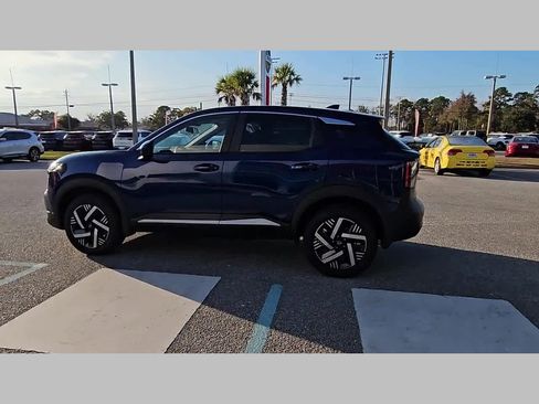 Used 2025 Nissan Kicks SV image 27