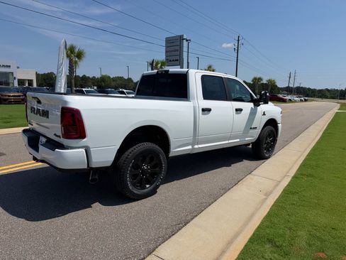 New 2026 RAM 2500 Big Horn AWD/4WD image 8