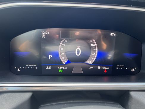 Certified 2025 Volkswagen Taos SE FWD image 18