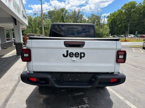 Used 2021 Jeep Gladiator Sport AWD/4WD image 7