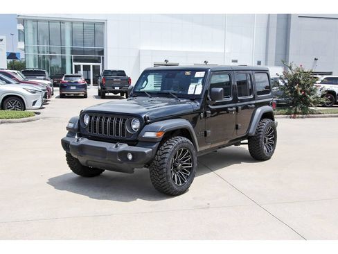 Used 2025 Jeep Wrangler Unlimited Sport AWD/4WD image 3