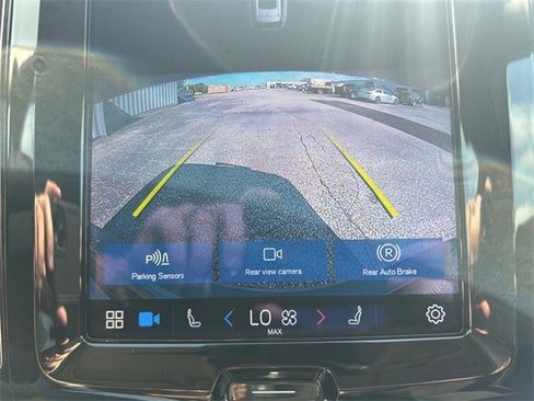 Used 2022 Volvo XC60 B5 Momentum image 27