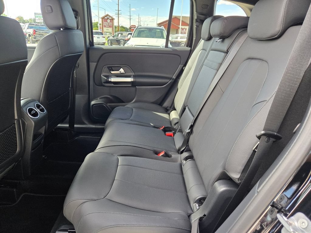 Used 2025 Mercedes-Benz GLB 250 4MATIC image 5