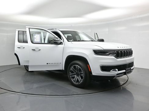 Used 2024 Jeep Wagoneer Series II w/ Flexible Seating Group image 37