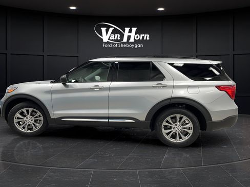 Used 2023 Ford Explorer XLT w/ Equipment Group 202A AWD/4WD image 4