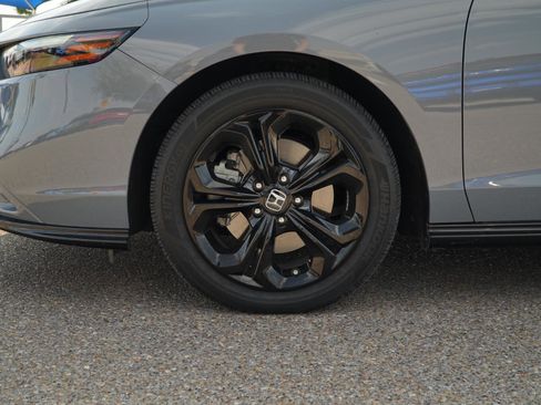 Used 2024 Honda Accord EX-L image 11