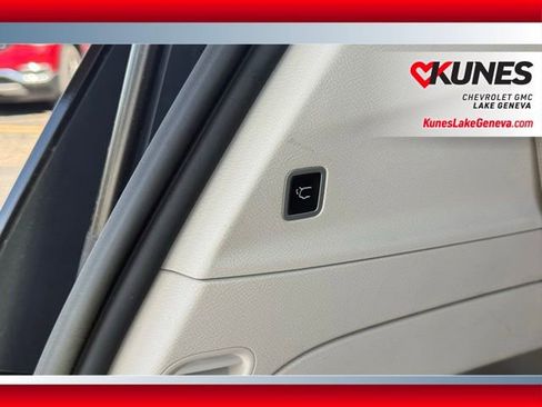 Used 2023 Chrysler Voyager LX FWD image 23