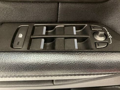 Used 2018 Land Rover Range Rover Evoque SE image 15