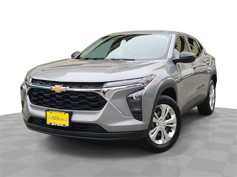 Used 2024 Chevrolet Trax LS image 1