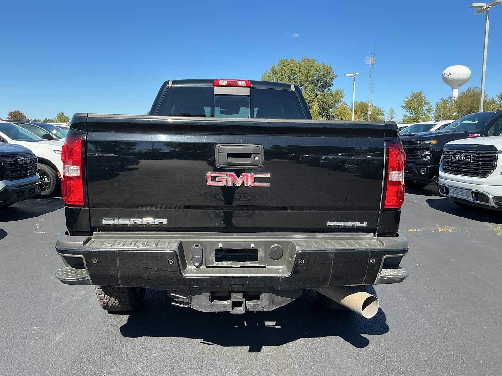 Used 2017 GMC Sierra 2500 Denali w/ Duramax Plus Package AWD/4WD image 6