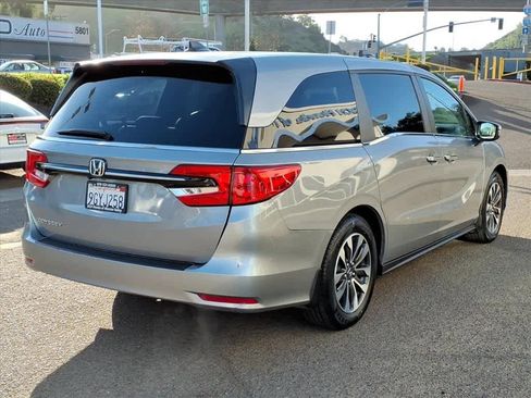 Certified 2023 Honda Odyssey EX-L image 4