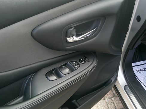 Used 2023 Nissan Murano SV image 9