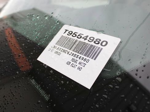 Used 2018 Nissan Armada Platinum w/ Interior Lighting Package image 40