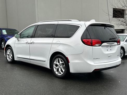 Used 2019 Chrysler Pacifica Limited image 3